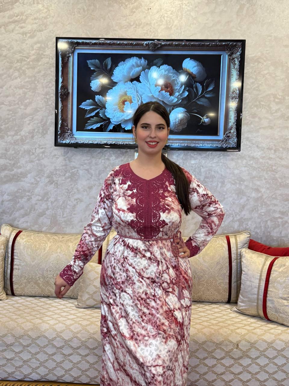 كاندورة مبرة محفرة موضيل أكتر أكتر من رائع مطروز في الصدر والكمام 👌🏻