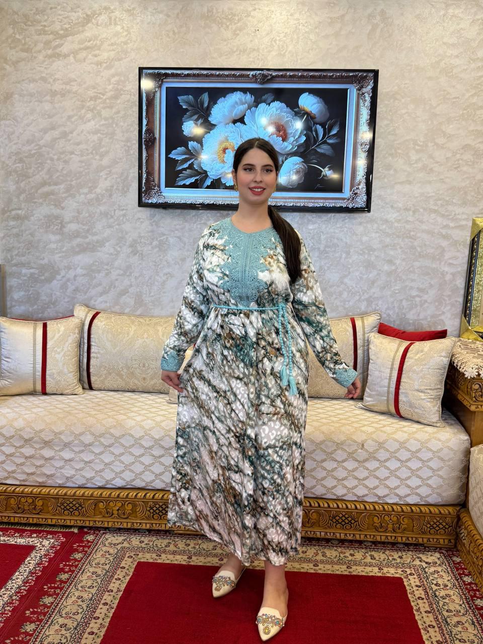 كاندورة مبرة محفرة موضيل أكتر أكتر من رائع مطروز في الصدر والكمام 👌🏻