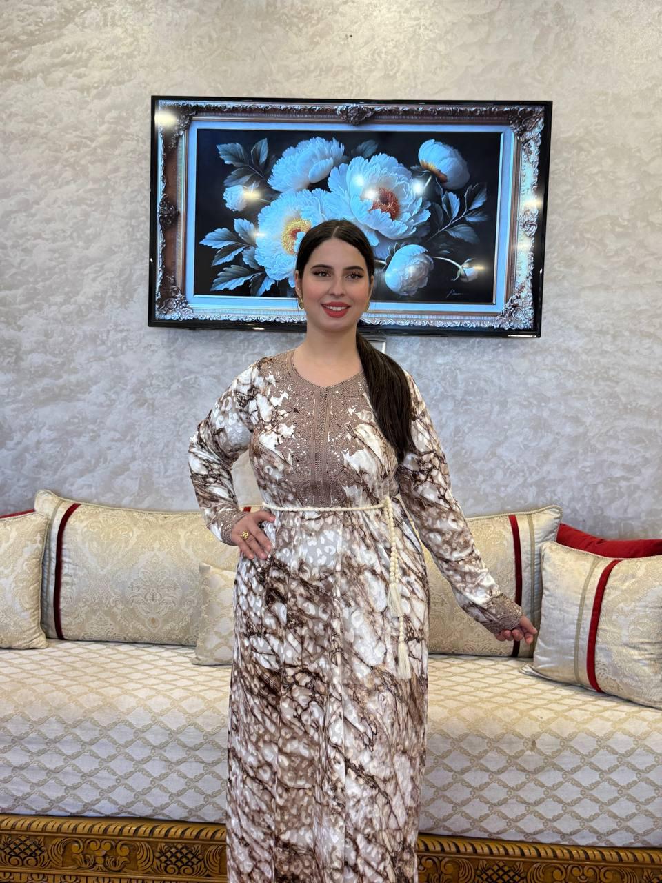 كاندورة مبرة محفرة موضيل أكتر أكتر من رائع مطروز في الصدر والكمام 👌🏻