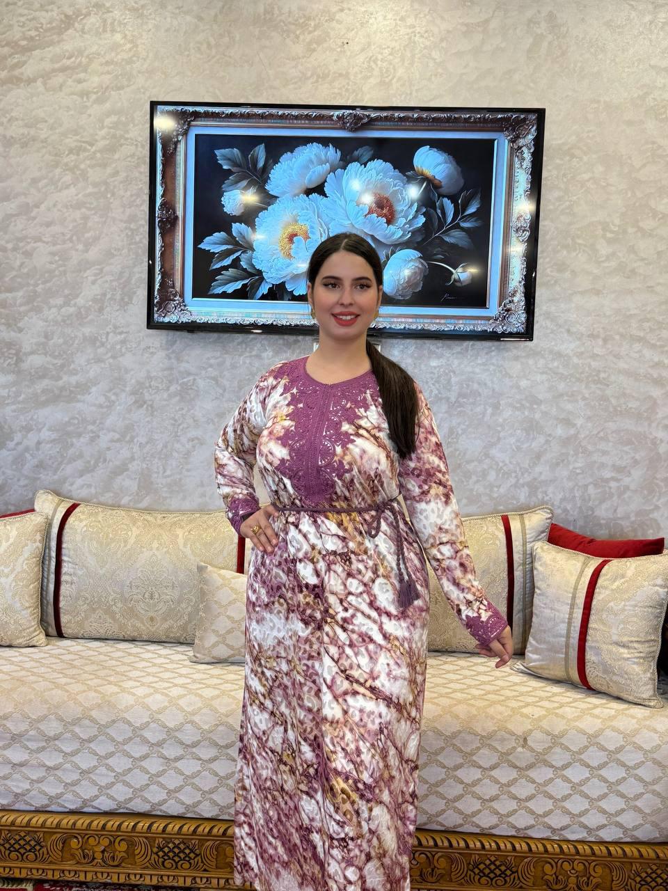 كاندورة مبرة محفرة موضيل أكتر أكتر من رائع مطروز في الصدر والكمام 👌🏻