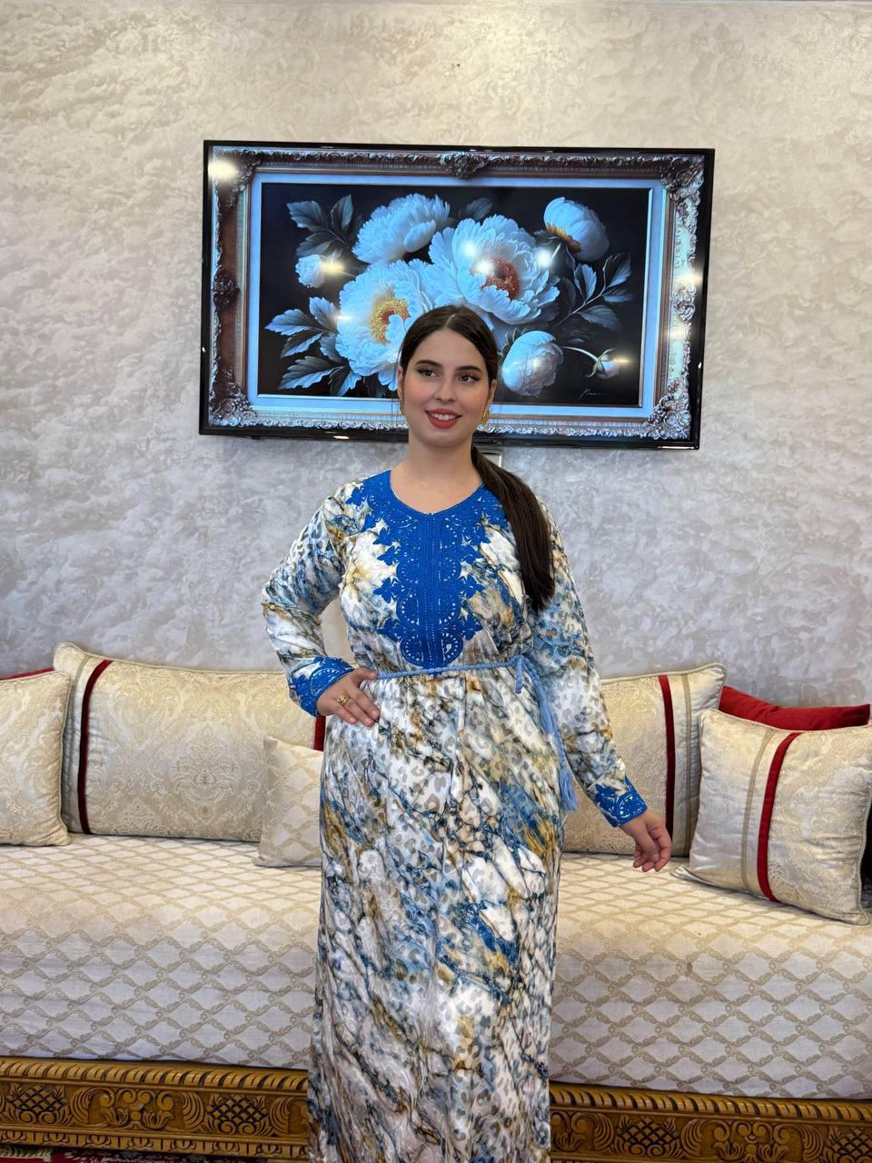 كاندورة مبرة محفرة موضيل أكتر أكتر من رائع مطروز في الصدر والكمام 👌🏻