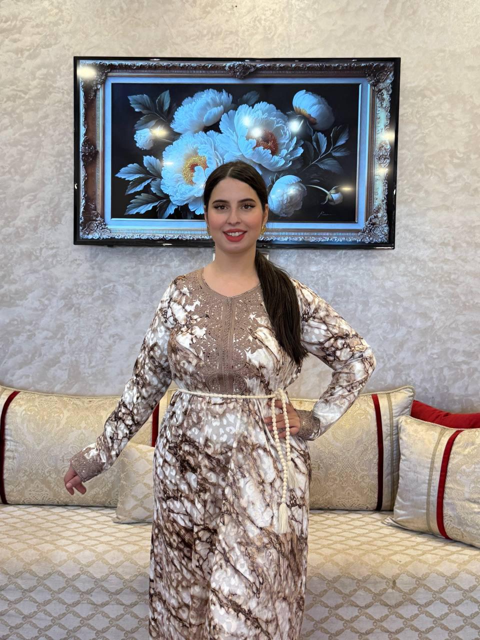 كاندورة مبرة محفرة موضيل أكتر أكتر من رائع مطروز في الصدر والكمام 👌🏻