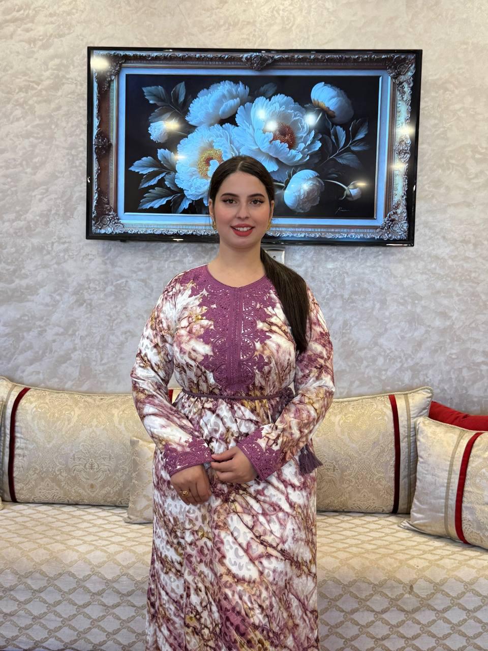 كاندورة مبرة محفرة موضيل أكتر أكتر من رائع مطروز في الصدر والكمام 👌🏻