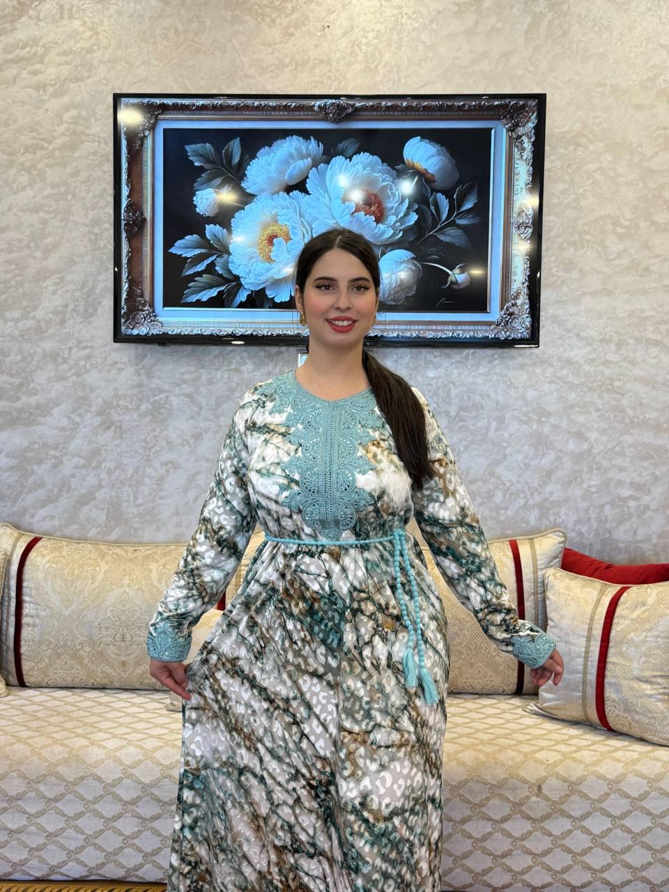 كاندورة مبرة محفرة موضيل أكتر أكتر من رائع مطروز في الصدر والكمام 👌🏻