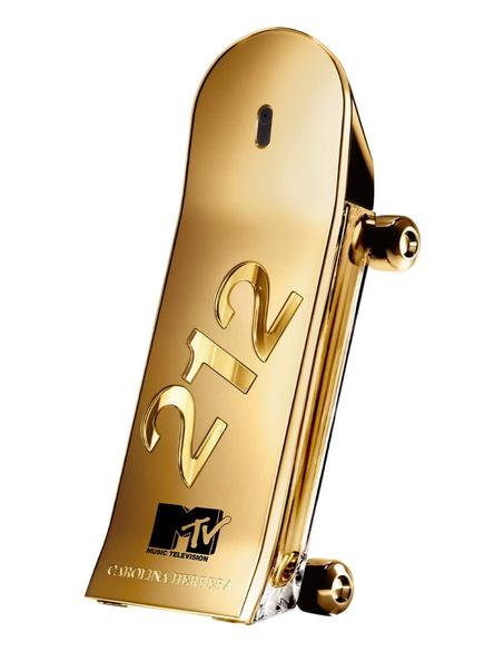 ✨ 212 Men Heroes Forever Dore — العطر الذي يجسد روح الأبطال العصرية والفخامة الدافئة.