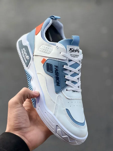 أحذية رياضية