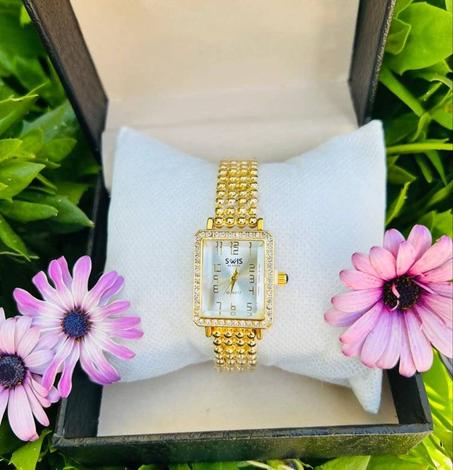 ساعة نسائية أنيقة