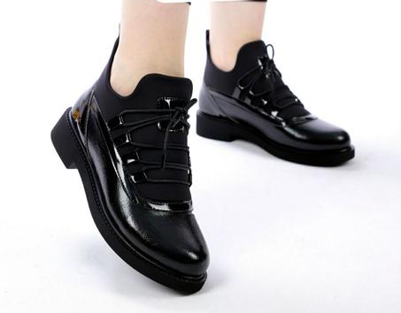 صباط بلمسة كلاسيكية يزيد من تألقك سيدتي