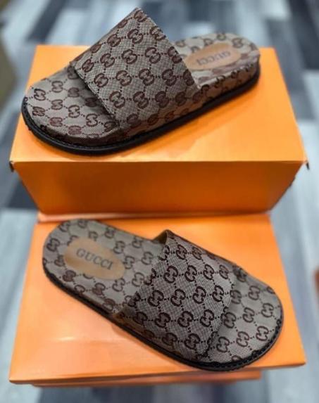 الصنادل الفاخرة Gucci