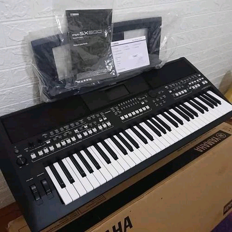 Yamaha PSR SX600 Quality Keyboard With Original Adapter