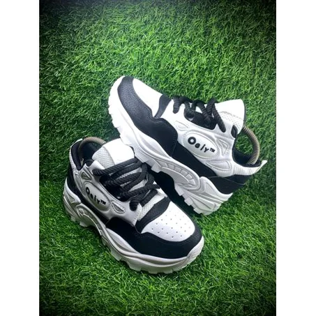 Unisex Trendy Sneakers Lace-up Outdoor Fashionable Sport Shoes-Black and White