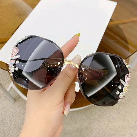 Classic Female Fashion Sunglasses.