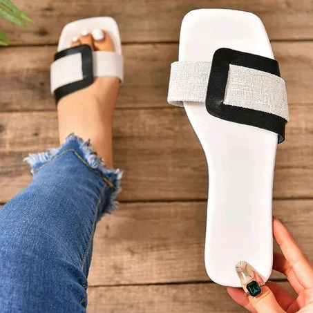 Ladies slippers - white