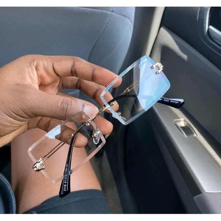 Two Finger Unisex Eye Glass