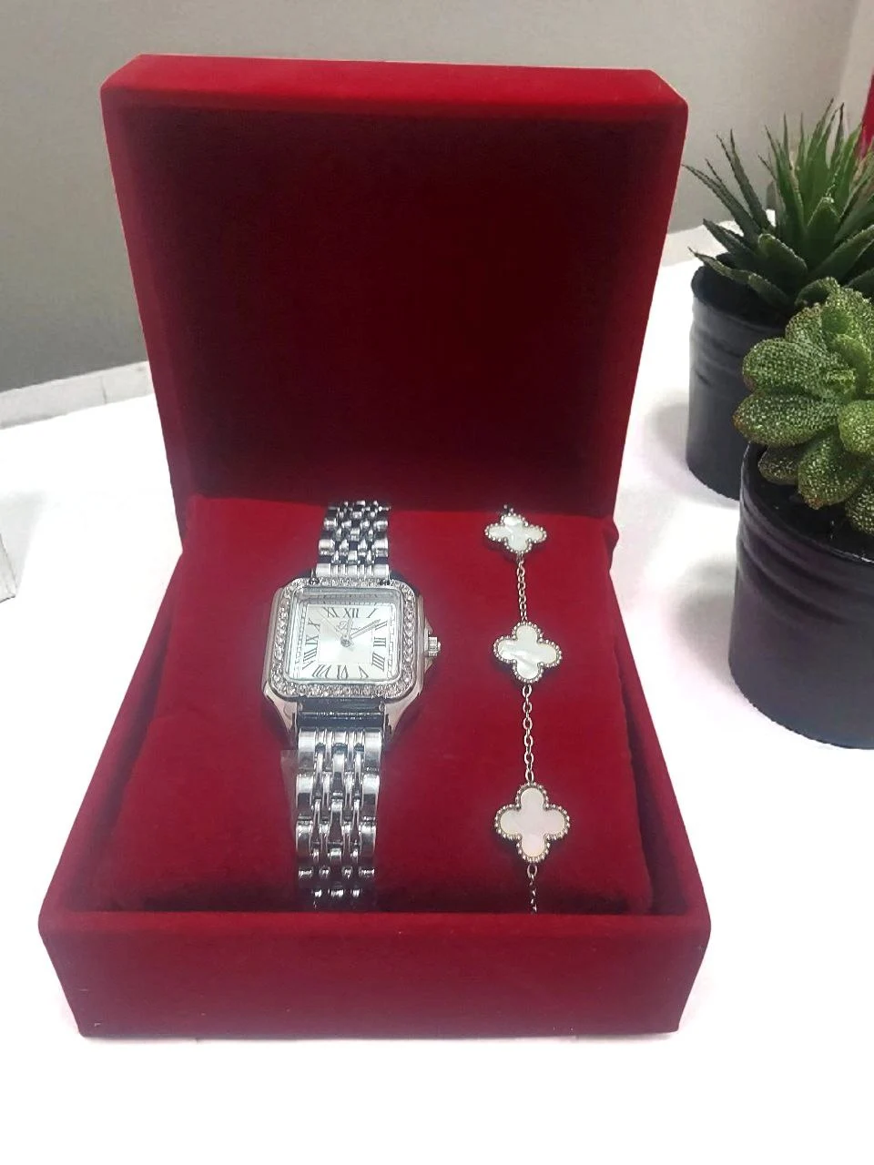 ✨ "ساعة راقية + براسلي أنيق = الهدية المثالية ليك أو للي عزيز عليك!" ✨