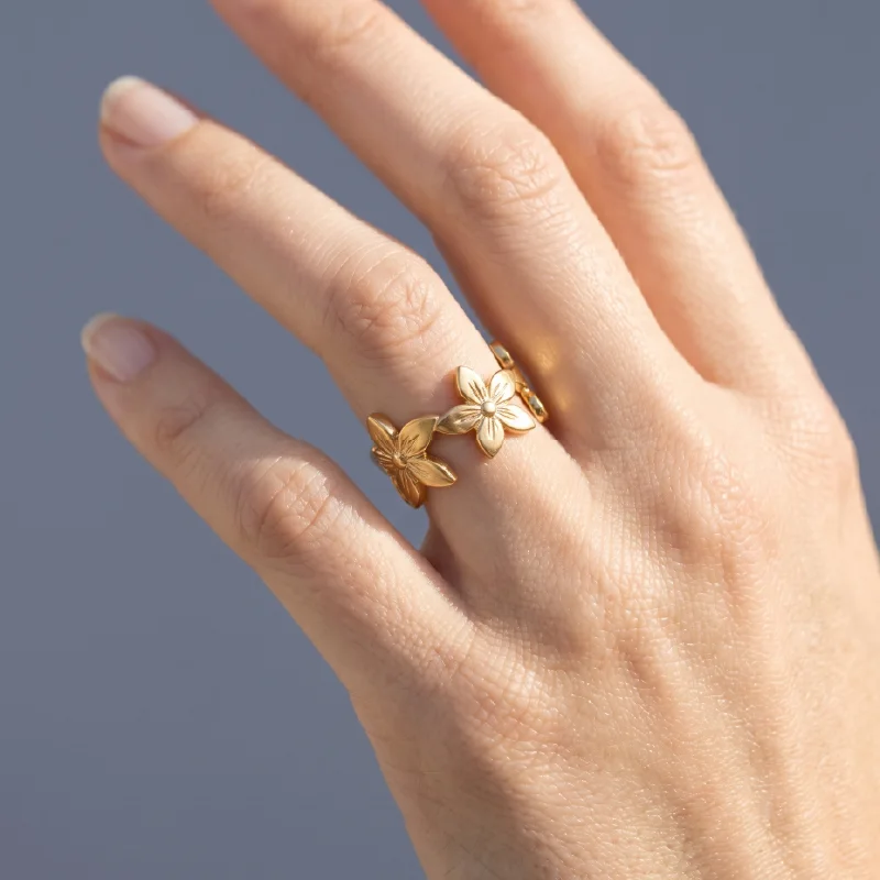 Gold Flower Band Ring — Stainless Steel