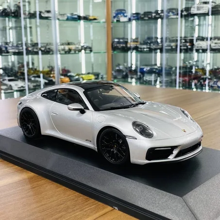 MINICHAMPS 1/18 PORSCHE 911 992 CARRERA 4 GTS Silver