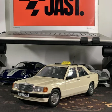 TRIPLE9 MERCEDES BENZ 1/18 190E taxi (W201)