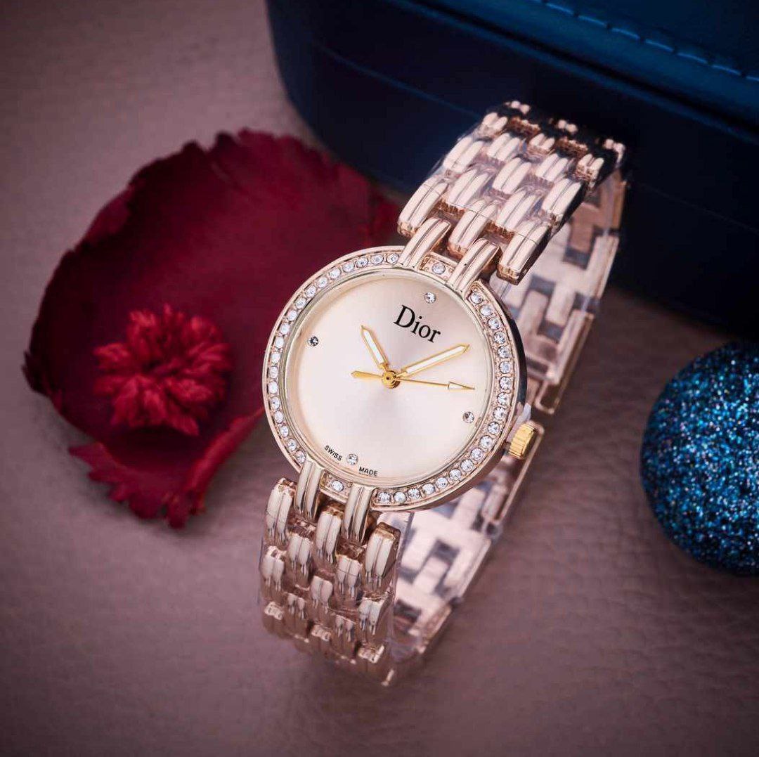 ساعات نسائية