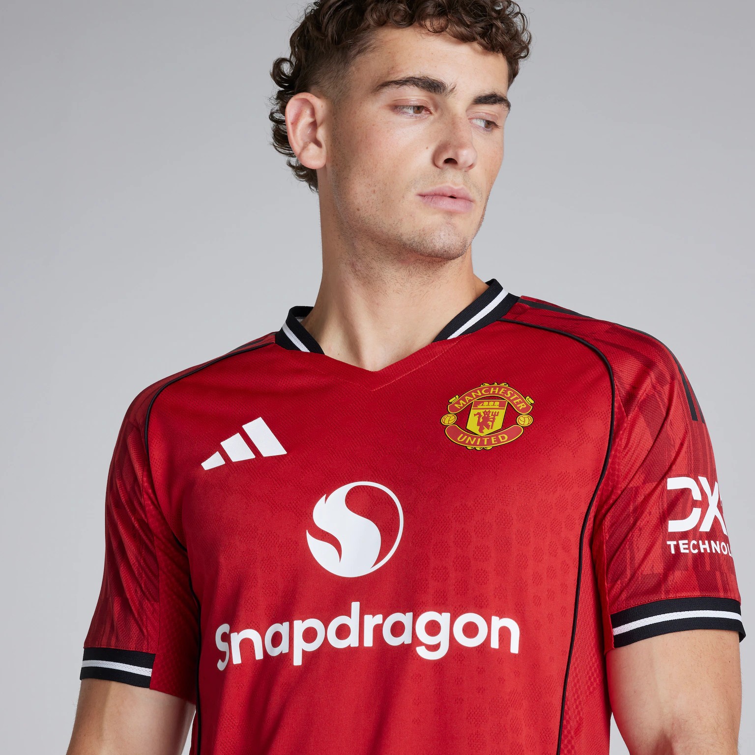 قميص مانشستر يونايتد 2025/26 – الرسمي من Adidas