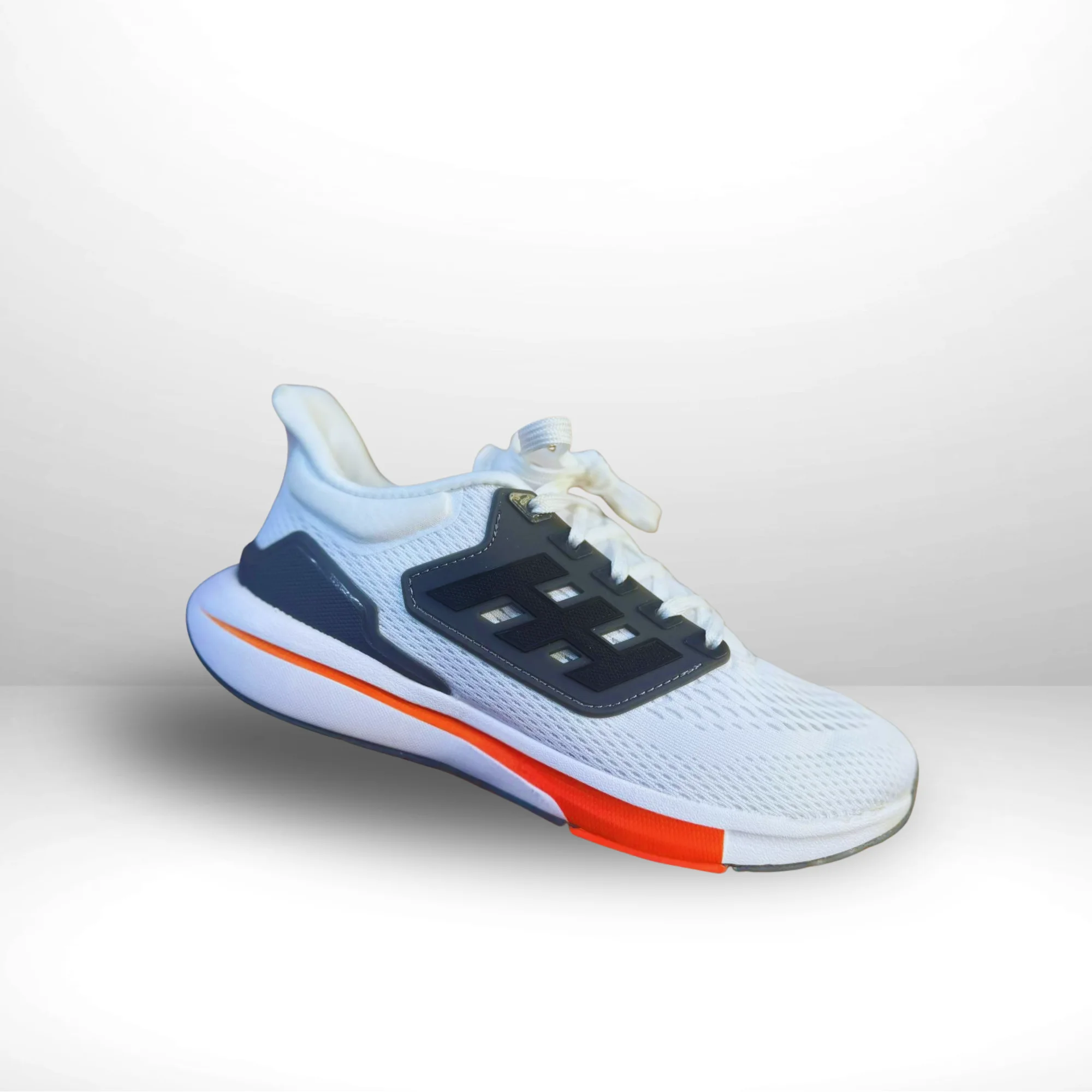 حذاء رياضي خفيف ومريح للأداء العالي 🏃‍♂️