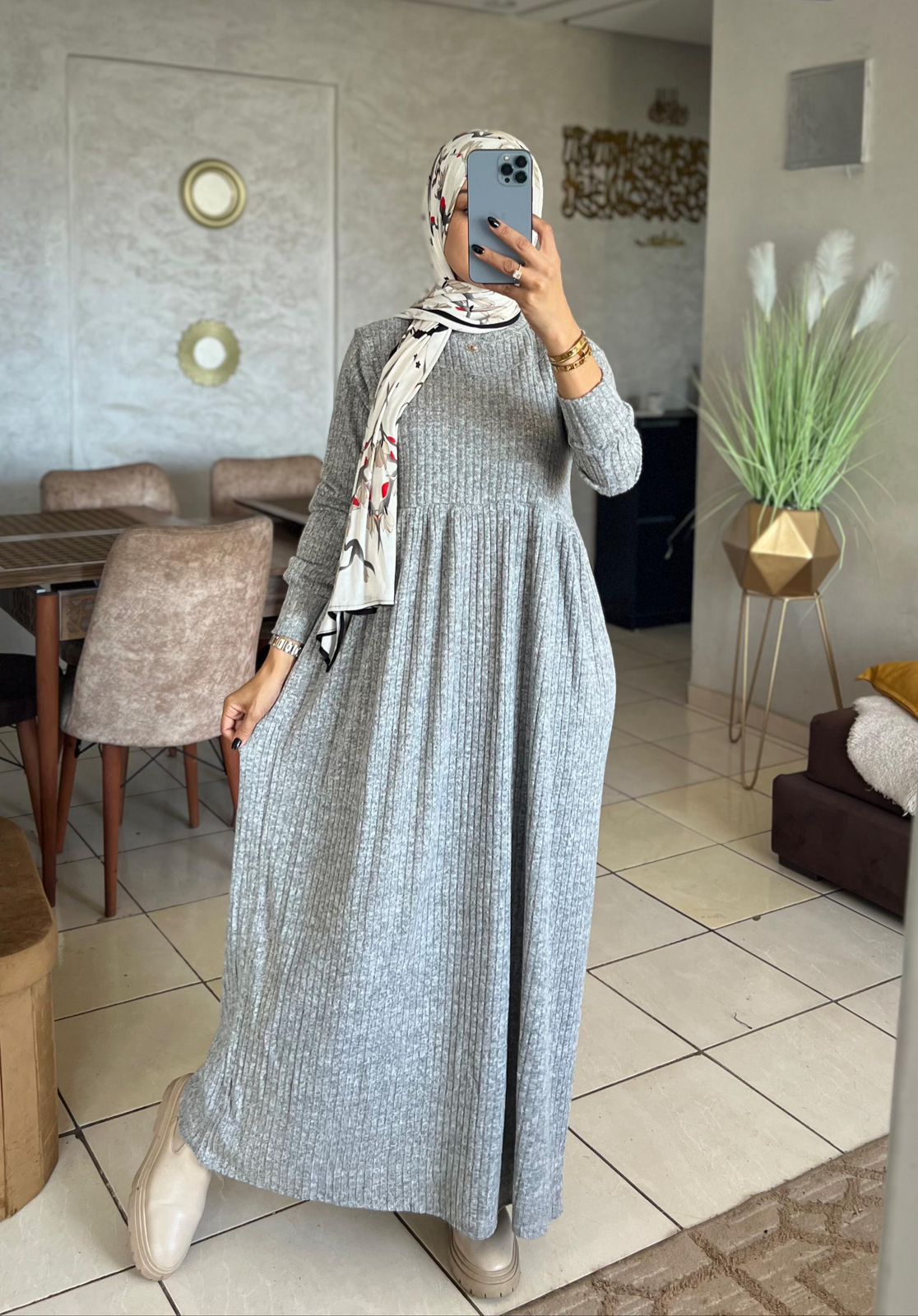 عباية نسائية أنيقة بألوان متعددة