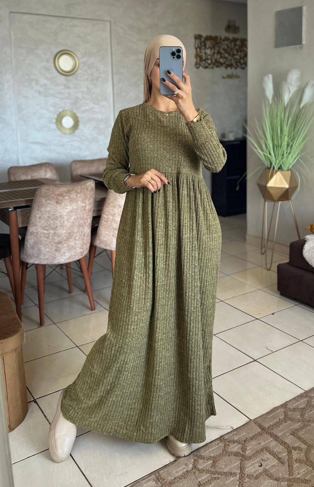 عباية نسائية أنيقة بألوان متعددة