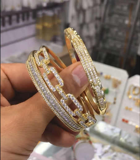 (ثلاثة براسليات) باك متكامل لعشاق الجودة والاناقة REFBRA19