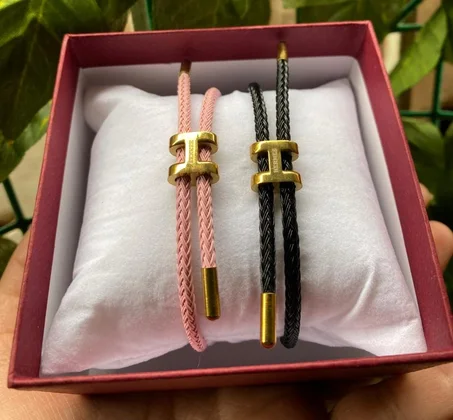 سوارين خيوط مضفّرة بتفاصيل ذهبية – تصميم أنيق للرجال والنساء