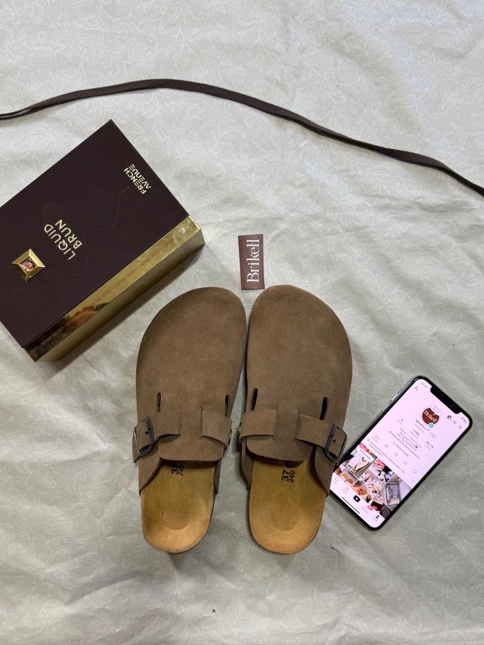 d/beige birkenstock clogs