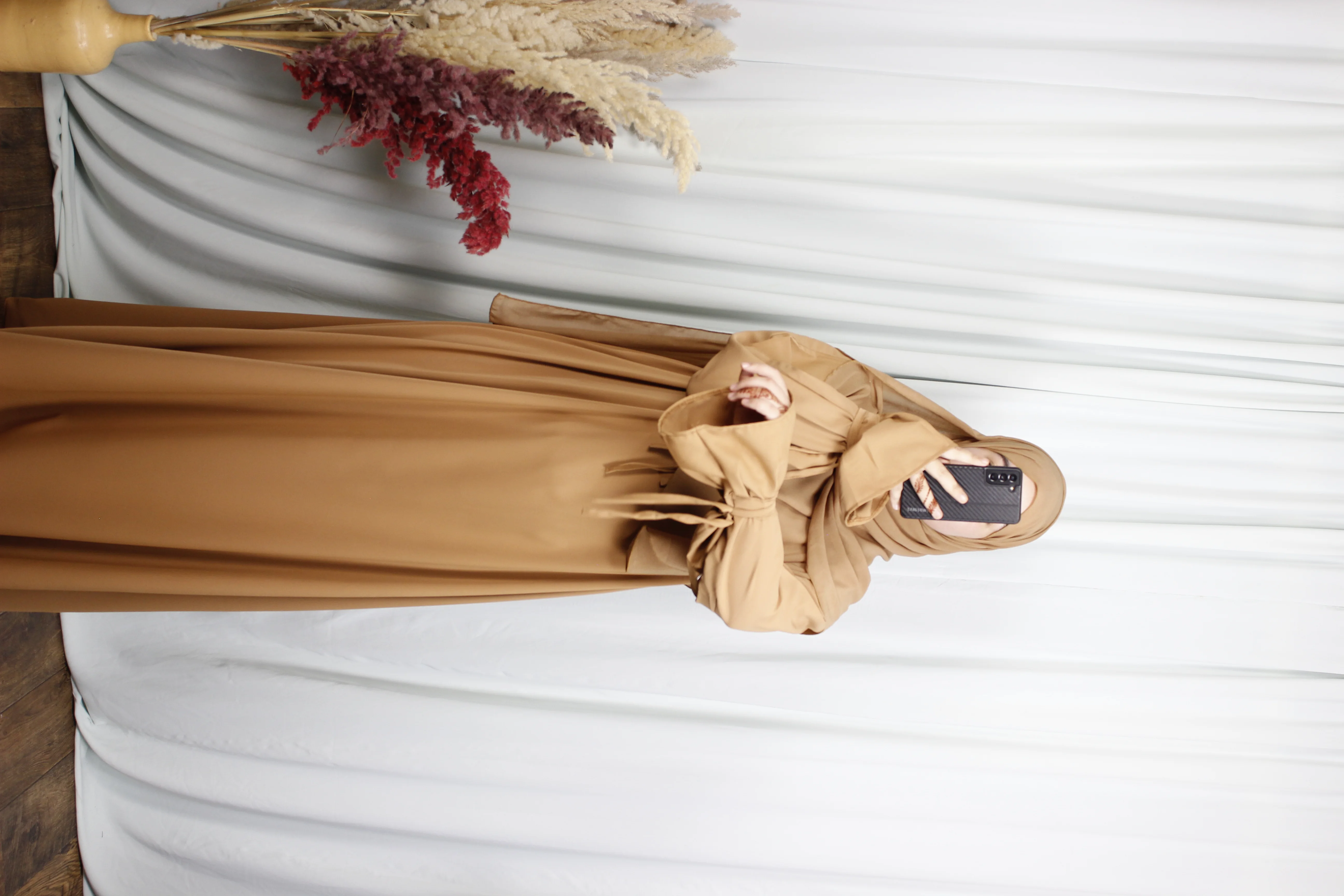 عباية فرح – ثوب كريب روزا ممتاز (النسخة الممتازة)