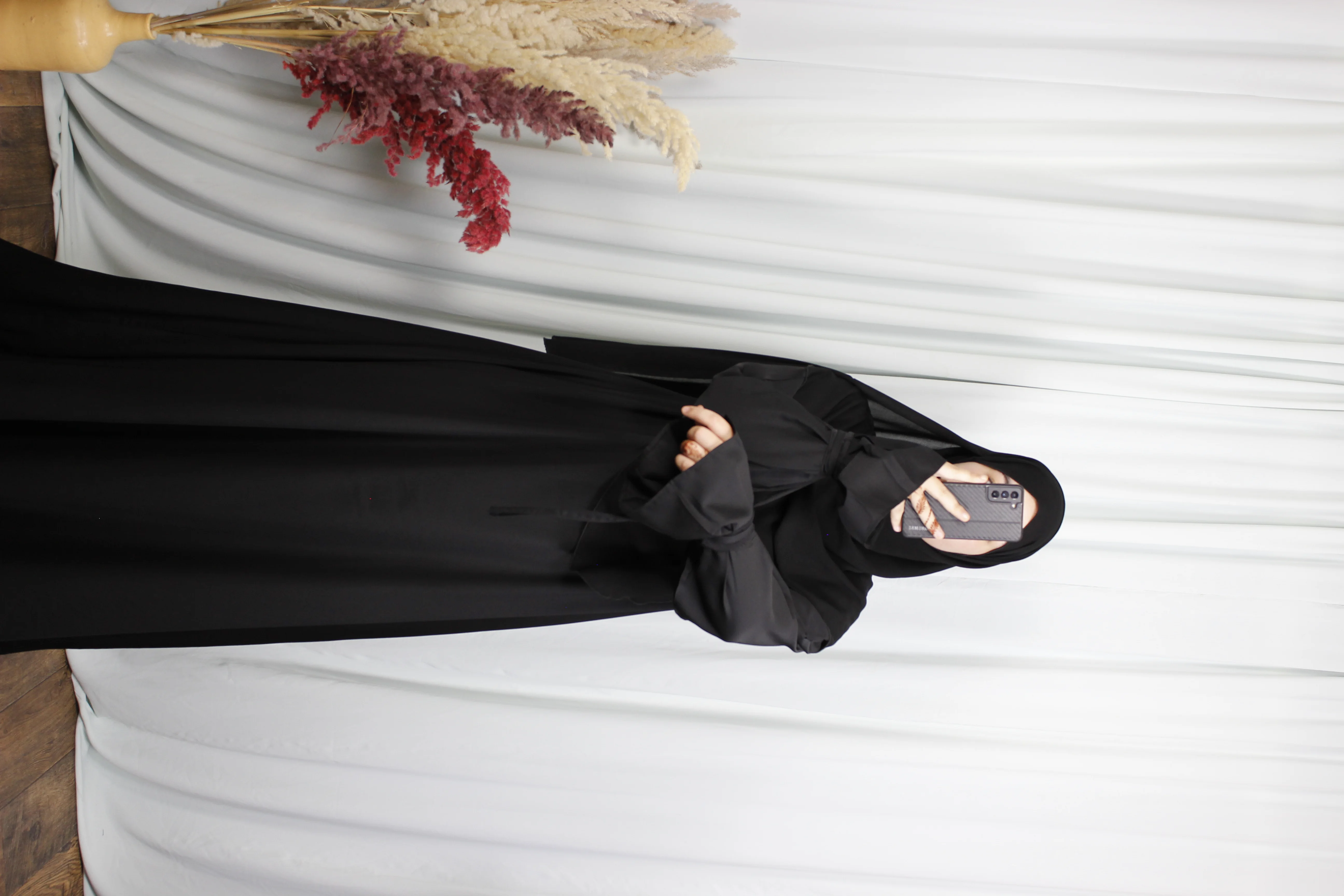 عباية فرح – ثوب كريب روزا ممتاز (النسخة الممتازة)