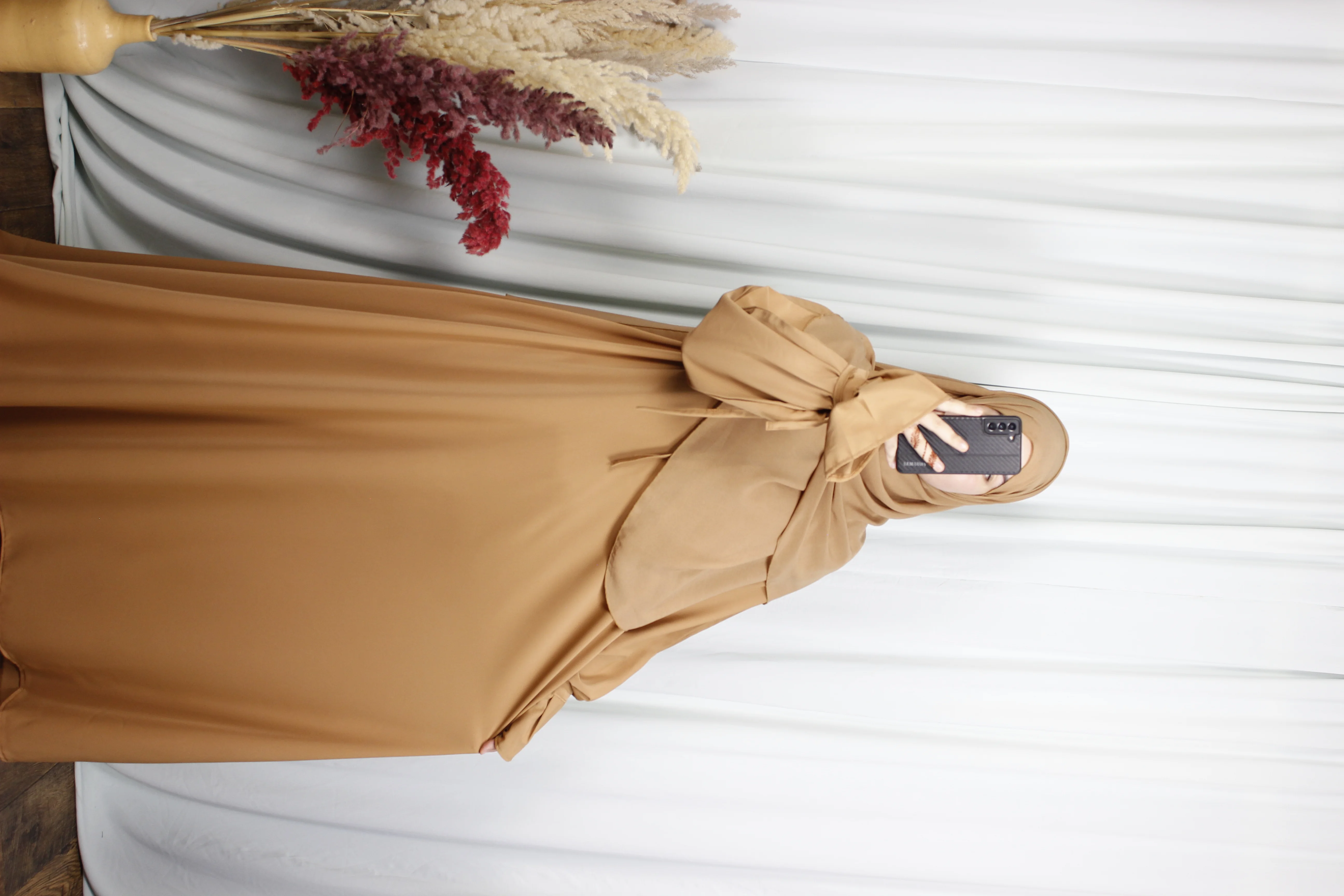 عباية فرح – ثوب كريب روزا ممتاز (النسخة الممتازة)