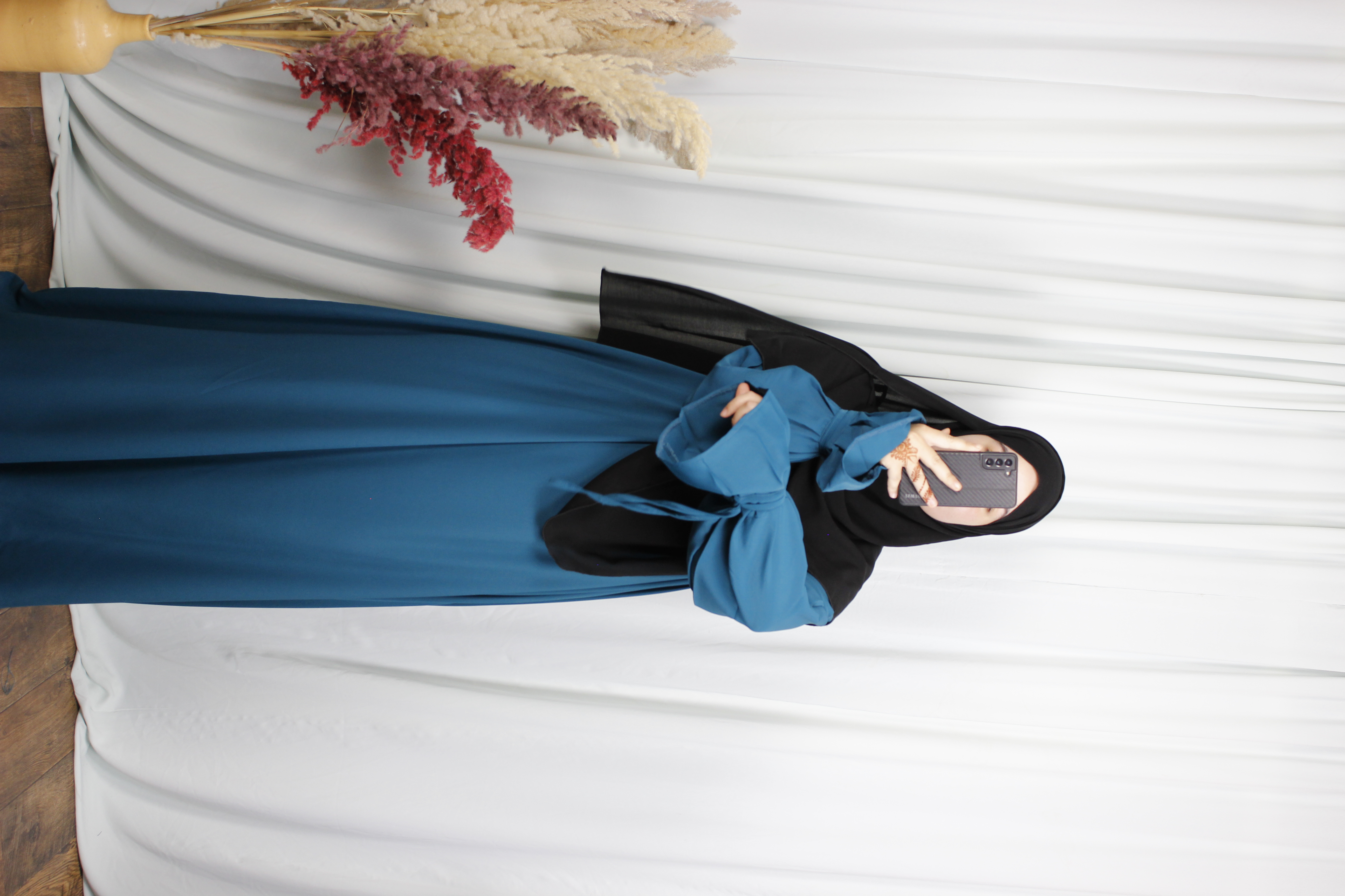 عباية فرح – ثوب كريب روزا ممتاز (النسخة الممتازة)