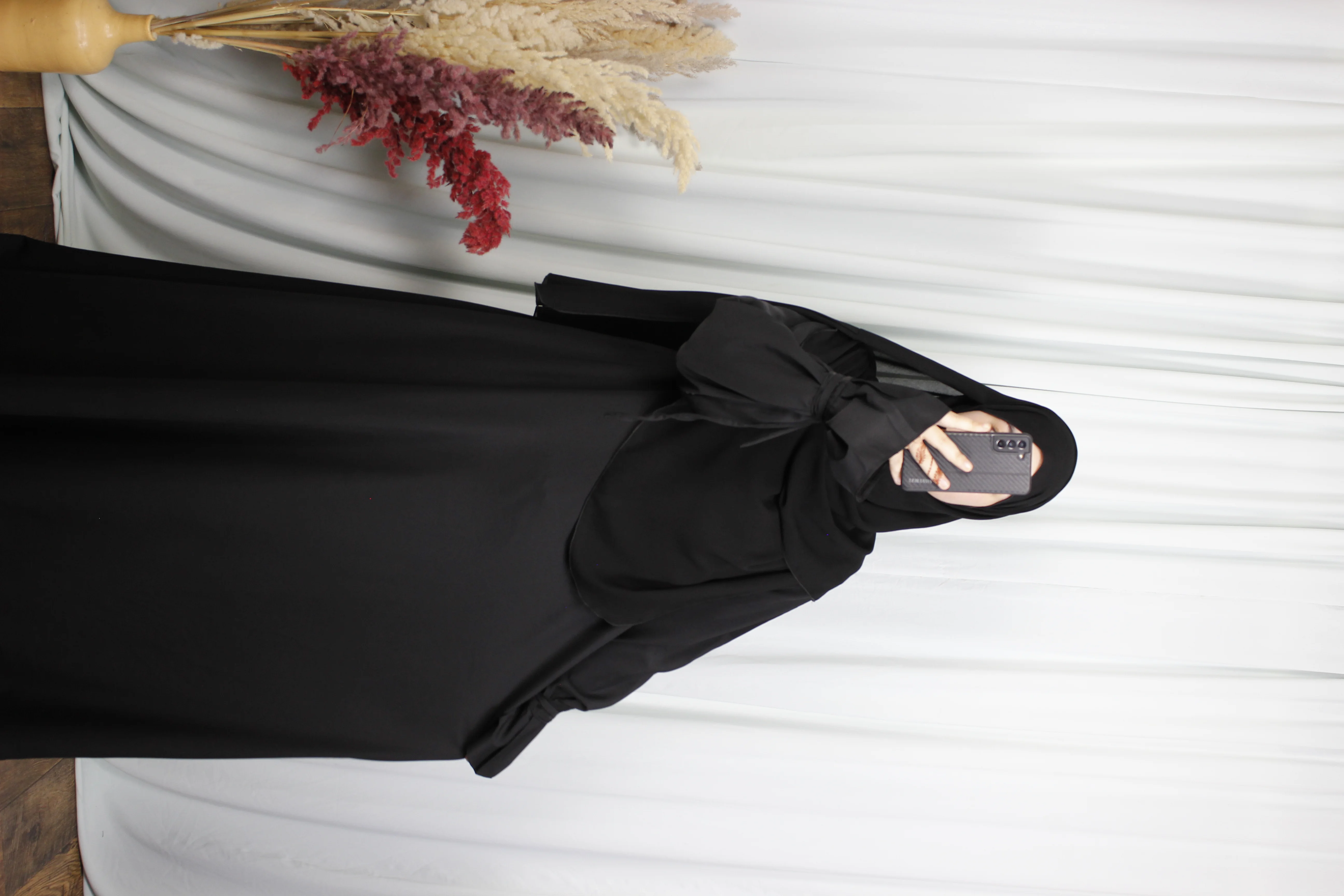 عباية فرح – ثوب كريب روزا ممتاز (النسخة الممتازة)