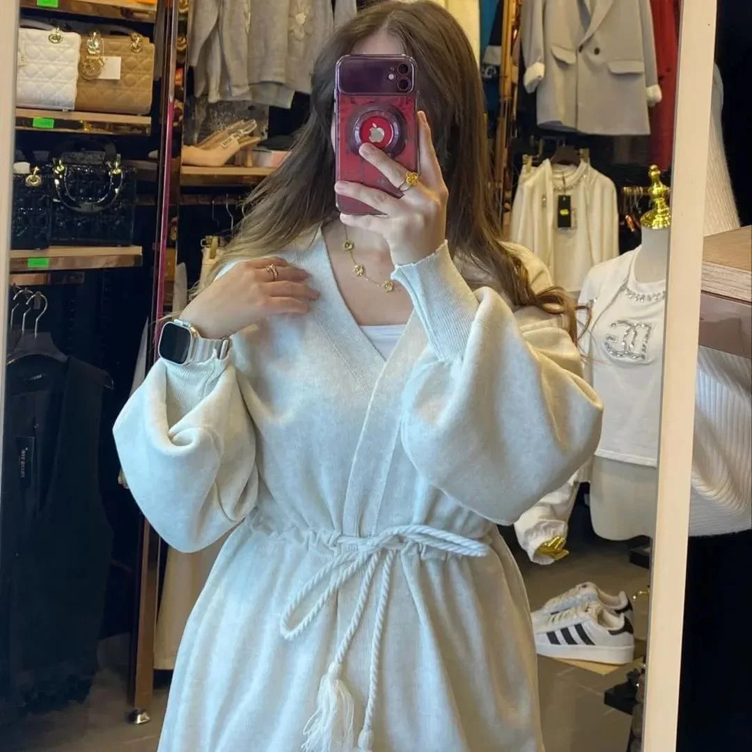 وداعاً للحيرة! طقم الساتان الأنيق اللي يجمع بين الراحة والفخامة