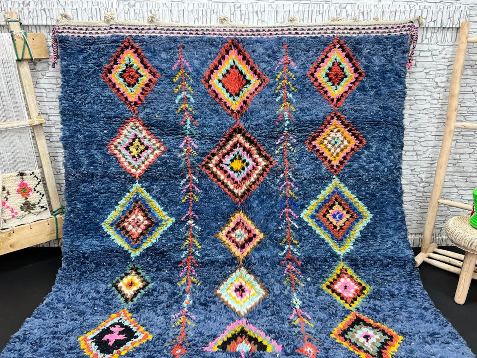 Tapis bleu marine losanges marocains - tapis marocain authentique - tapis Beni Ourain personnalisé - tapis Beni - grand tapis marocain - tapis blanc et noir - tapis personnalisé