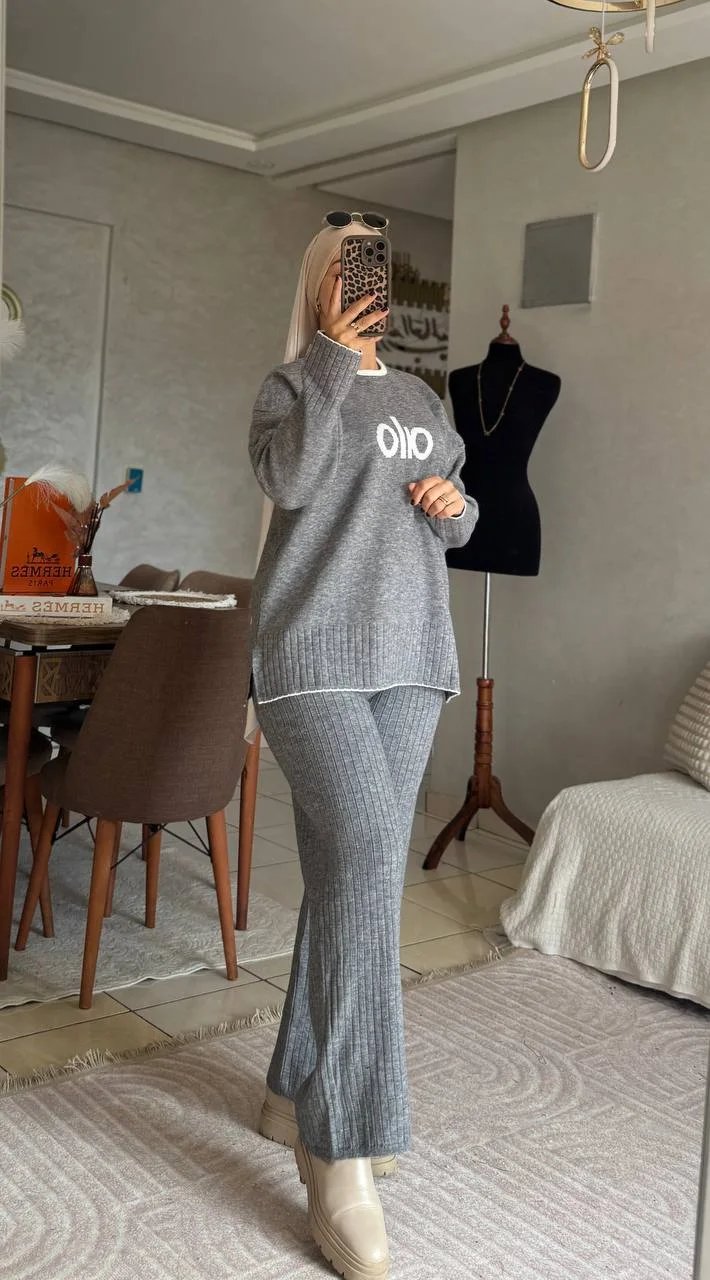 طقم متكون من قطعتين