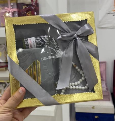 هدية التوبة 1 (مصحف صغير (8/12cm), سجادة رقيقة, سبحة, عطر) تخفيض 25  بالمئة