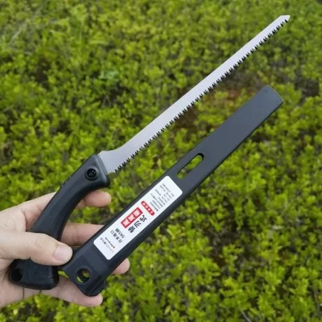 منشار فولاذي بأسنان حادة