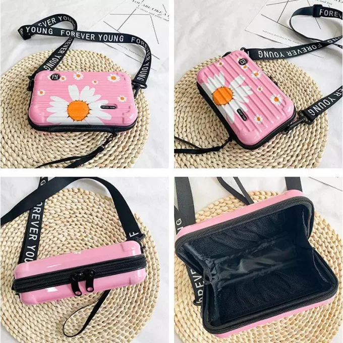 حقيبة نسائية صغيرة على شكل ديزي