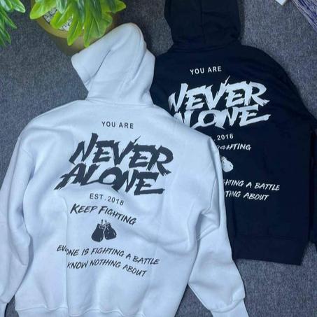 Sweat à Capuche "NEVER ALONE"