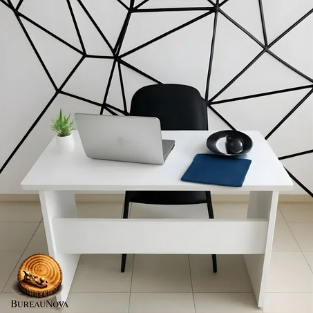 مكتب عصري بتصميم هندسي مميز (باللون الأبيض بلمسة خشبية)