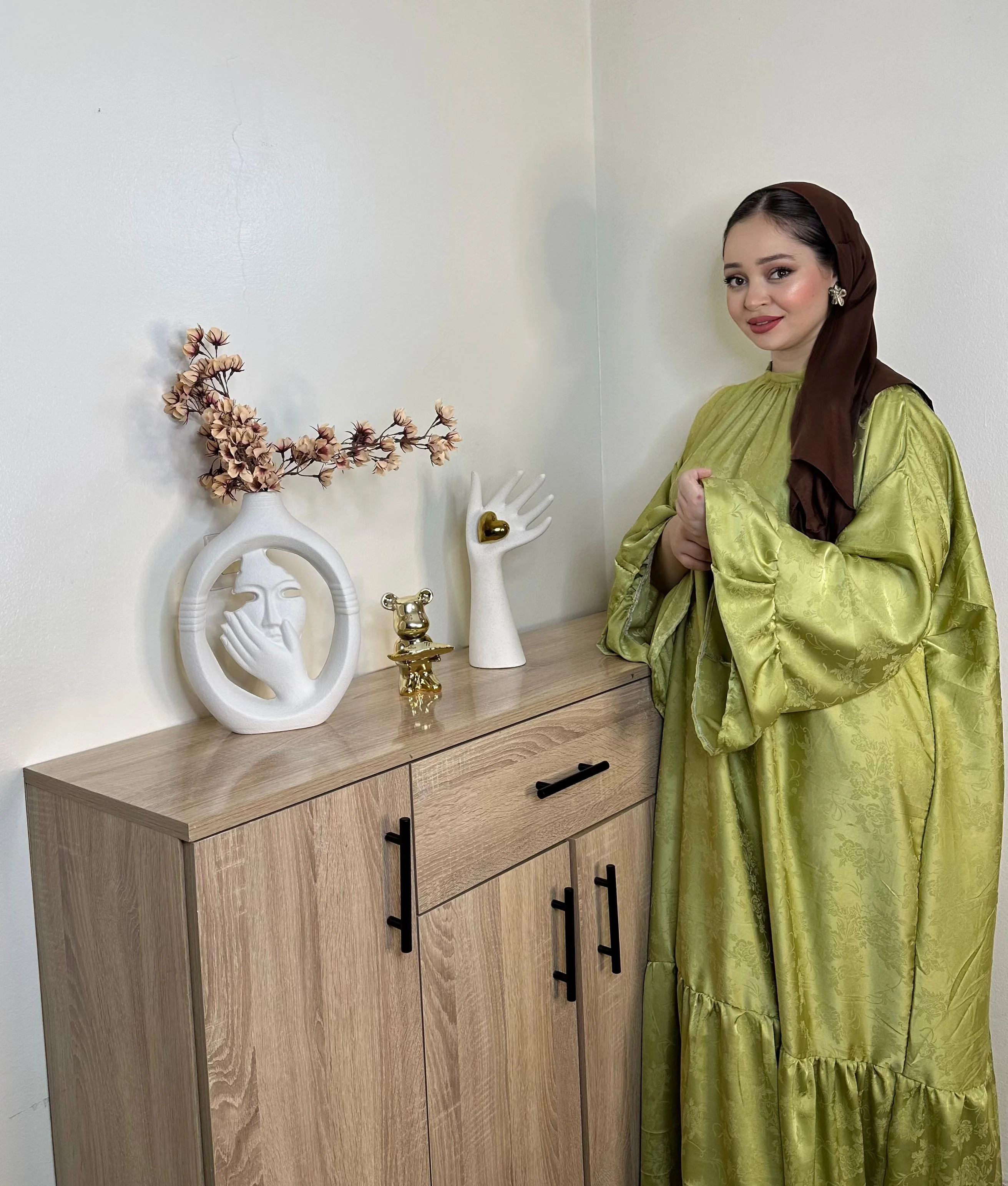 فستان حريري أنيق