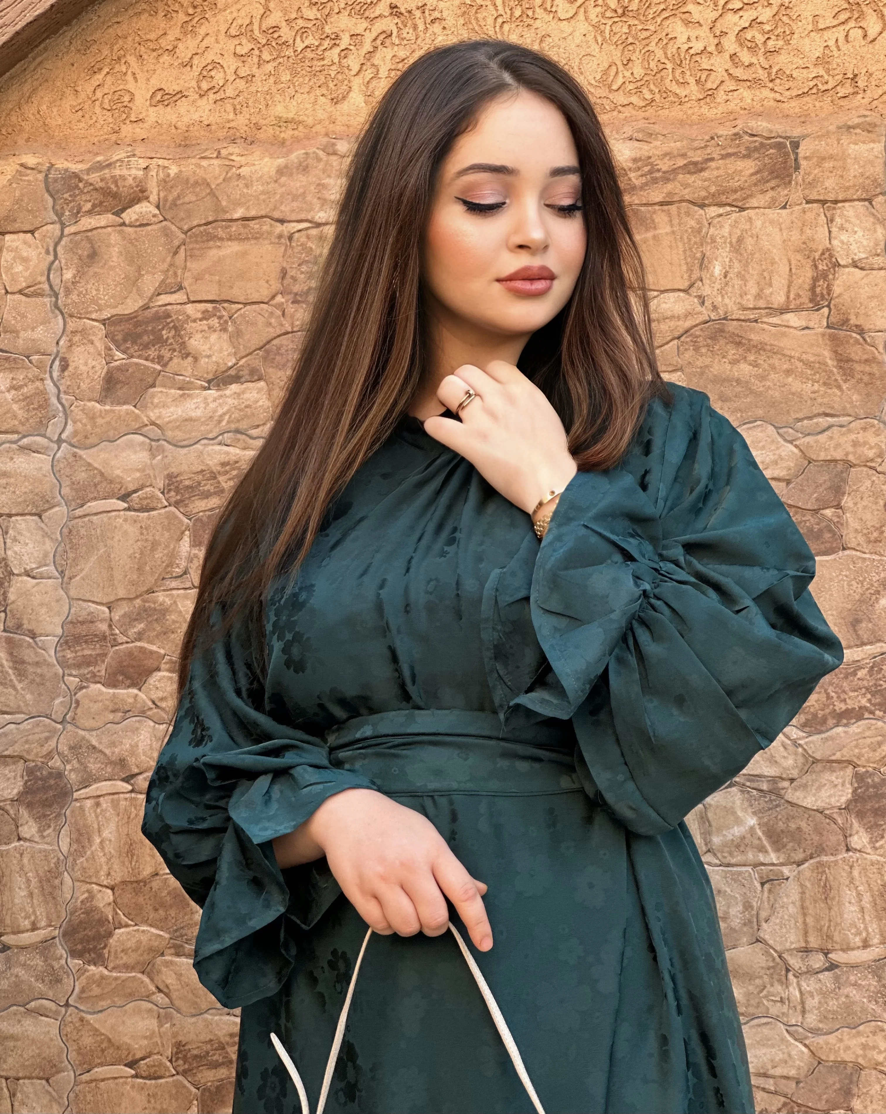 فستان حريري أنيق