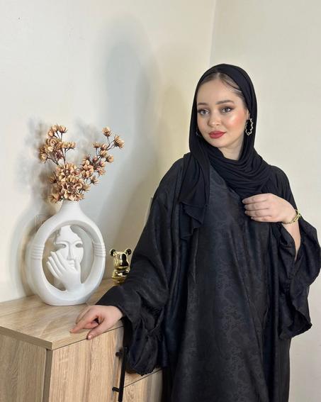 فستان حريري أنيق