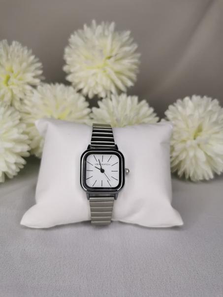 Montre Carrée Minimaliste