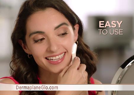 Flawless Dermaplane Glo – جهاز تقشير وإزالة شعر الوجه