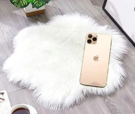 Petit tapis à poils longs en fourrure , 35 x 35 cm