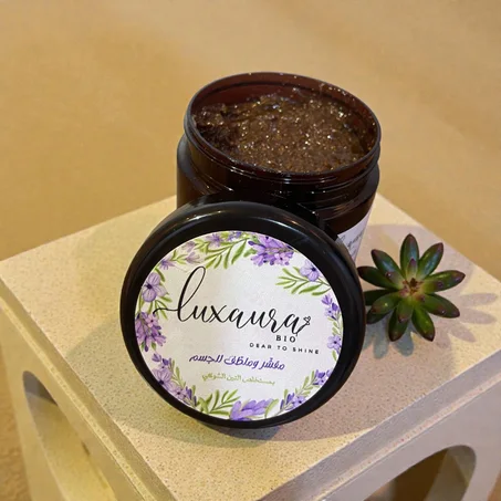 مقشر و ملطف للجسم